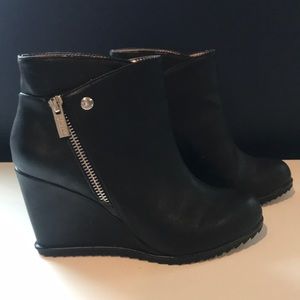 Kenneth Cole Reaction black booties